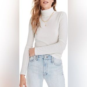 Madewell Women’s Lightweight Ribbed Turtleneck Top, Antique Cream, Size M